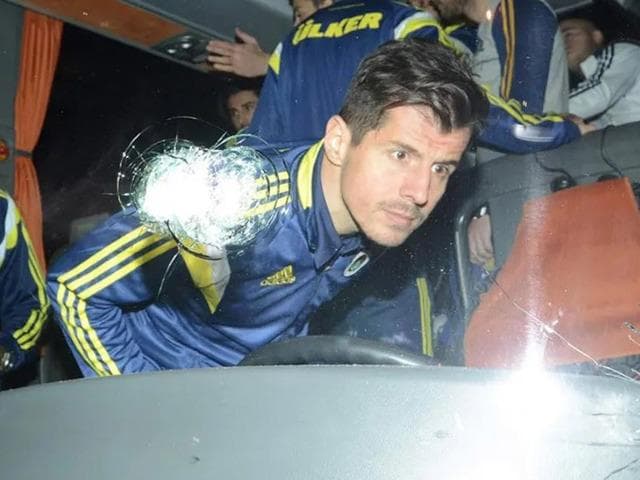 Adalet Bakanı Akın Gürlek'ten Fenerbahçe otobüsü saldırısı açıklaması! "4 kişi yakalandı, 1 kişi firari..."