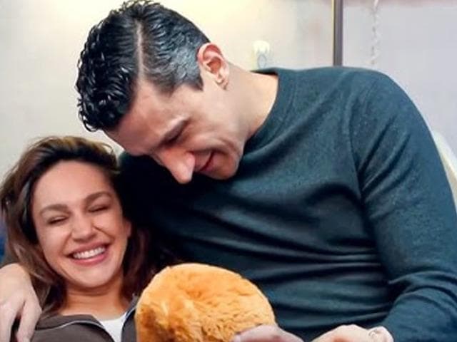 Uzak Şehir'den bir anda ayrıldı! Sebebi ortaya çıktı