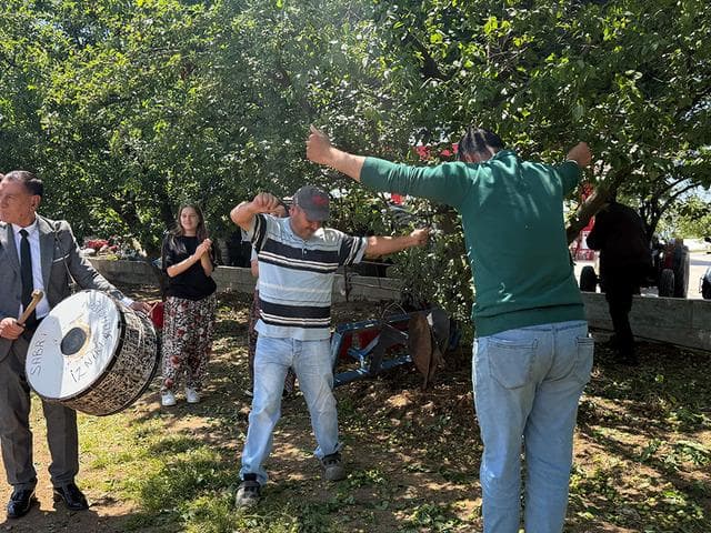 Geçen yıla göre 4 kat artınca göbek atarak çalıştılar