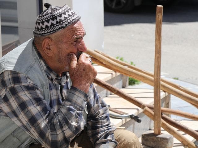 Kaldırımda satışa çıkardı, iş insanı satın aldı