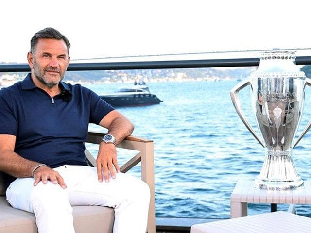 Galatasaray'da Okan Buruk 4 ismin biletini kesti!