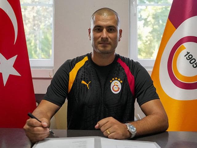 Eren Derdiyok Galatasaray'a geri döndü! İmzayı attı