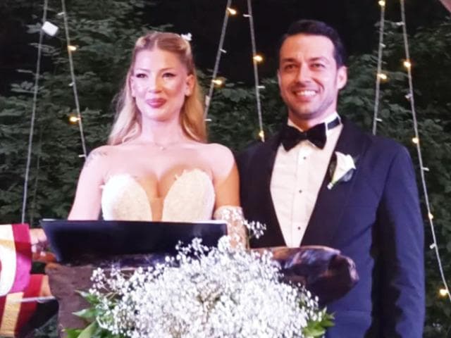Survivor şampiyonu evlendi! Gelinlik tam not aldı