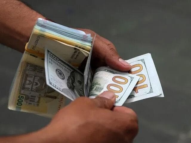 İran'da dolar serbest piyasada tarihinin en yüksek seviyesinde