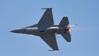 ABD'ye ait F-16 savaş uçağı Almanya'da düştü