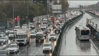 İstanbul'da trafik çilesi! Yoğunluk yüzde 89'u gördü